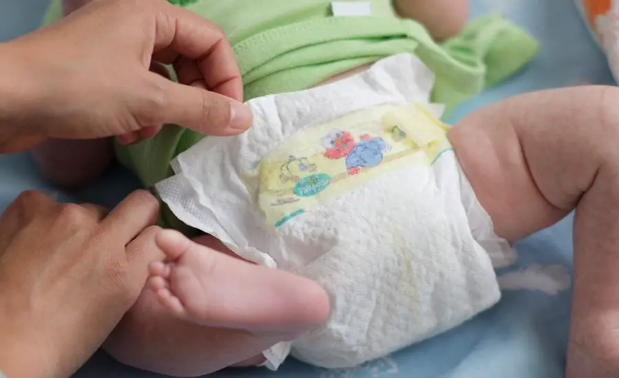 does diaper line turns blue for poop
